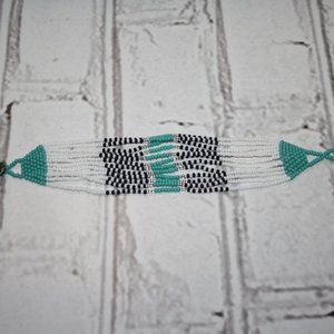 Beautiful teal black and white beaded bracelet with toggle 7.25"